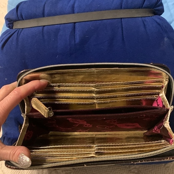 Betsy Johnson zip closure wallet - Picture 3 of 5